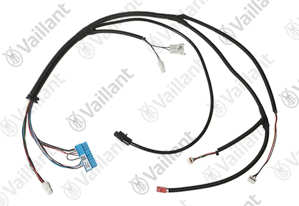 Vaillant Kabelbaum mit mehreren Anschlussklemmen und Kabeln, verpackt in isolierenden Schläuchen, zur Verwendung in Heizsystemen oder anderen elektrischen Anwendungen.